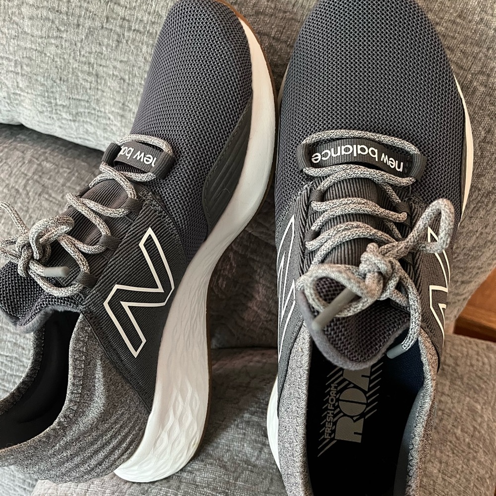 New Balance Mens ROAV Sz. 9.5